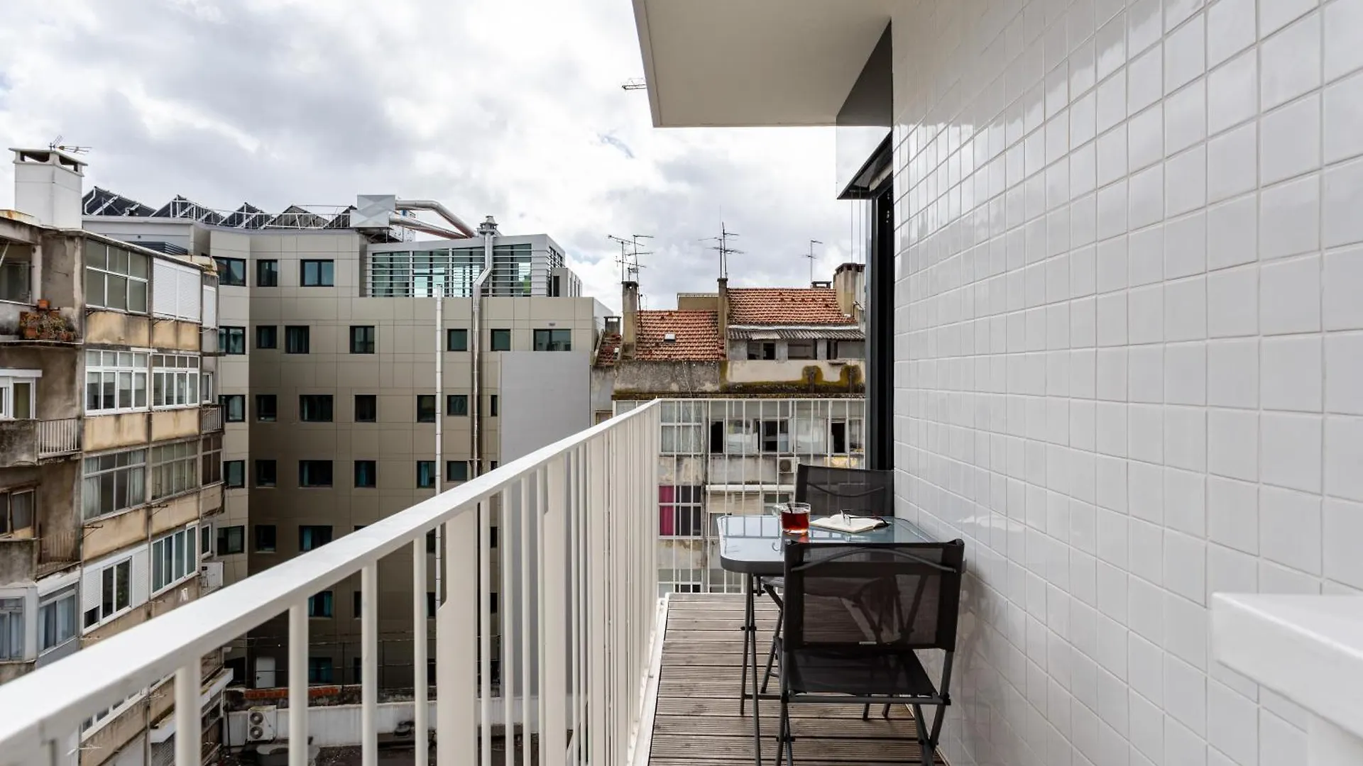 Joivy Chic Apt With Balcony Near Liberdade Avenue Lisboa